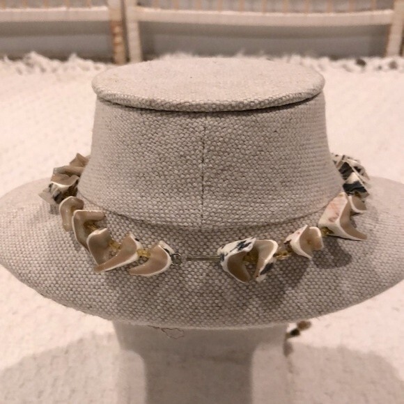 Handmade Hawaiian Style Brown White and Pink Shell Necklace - Picture 2 of 8